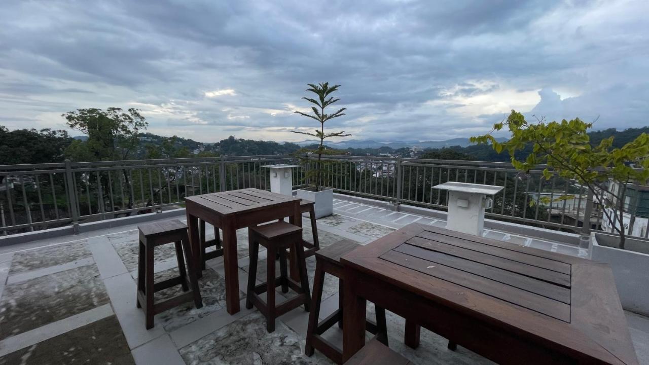 Sun Dove Suite Канди Экстерьер фото