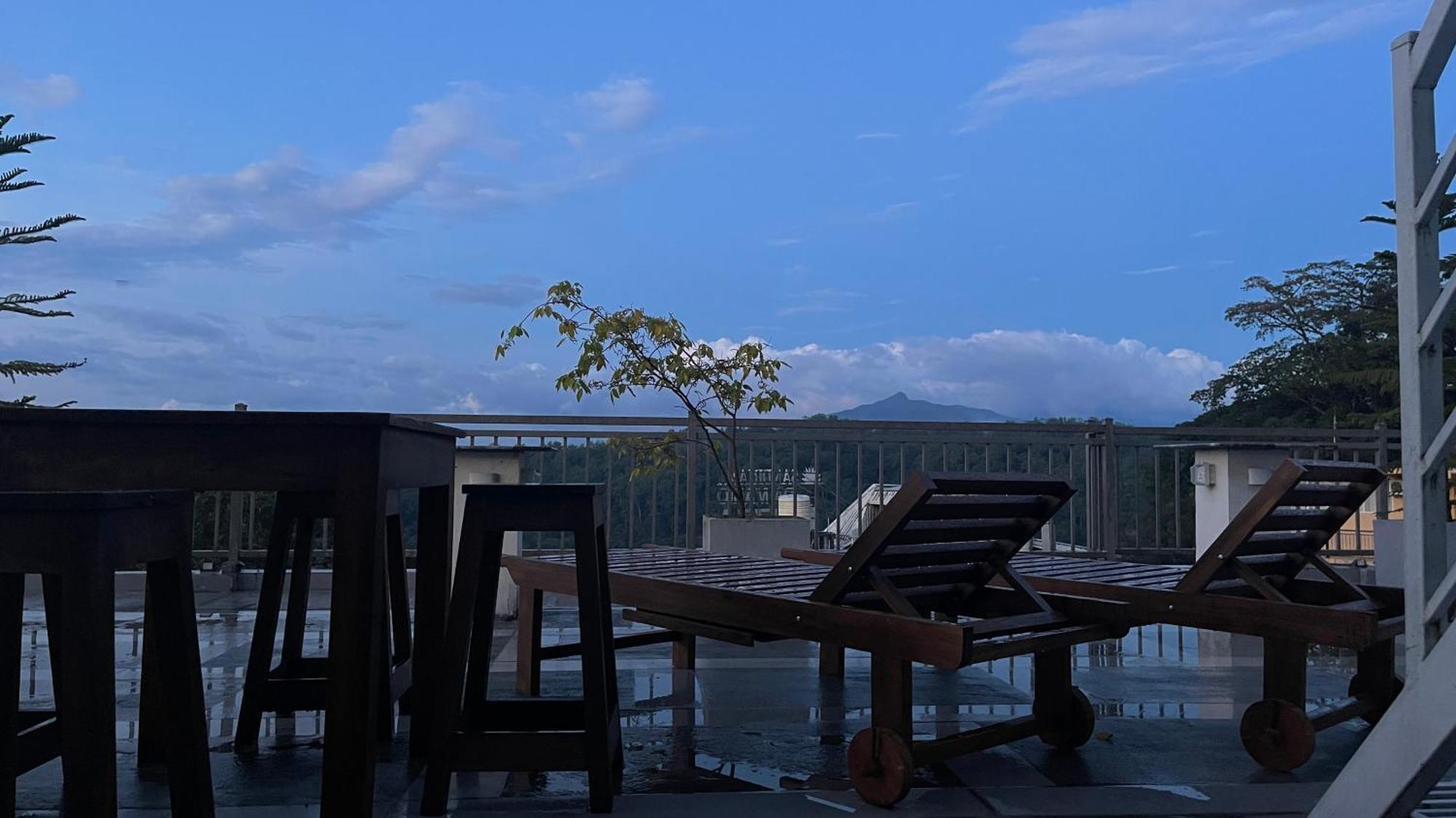Sun Dove Suite Канди Экстерьер фото